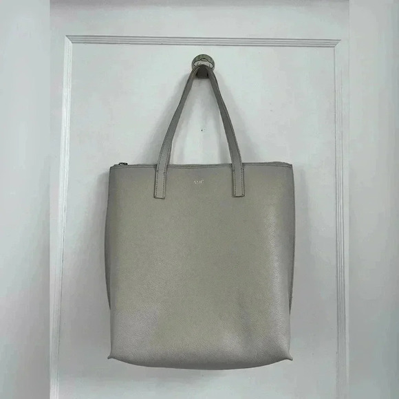 Mark Graham Grey EVERYDAY ITALIAN LEATHER
ZIPPER TOTE LIKE NEW - Picture 4 of 6